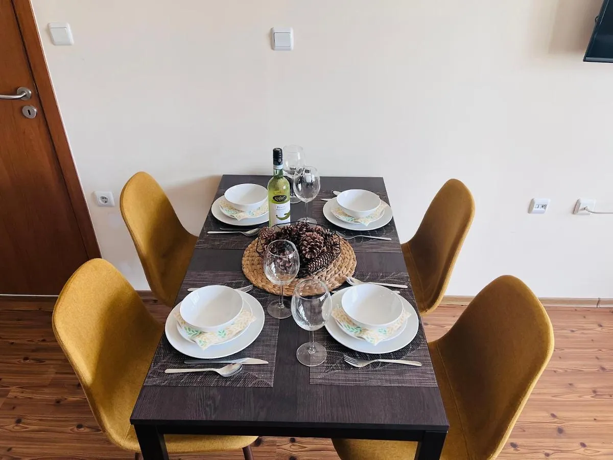 Mountain Cedar Pine 1 Bedroom Apt Near Ski Gondola バンスコ