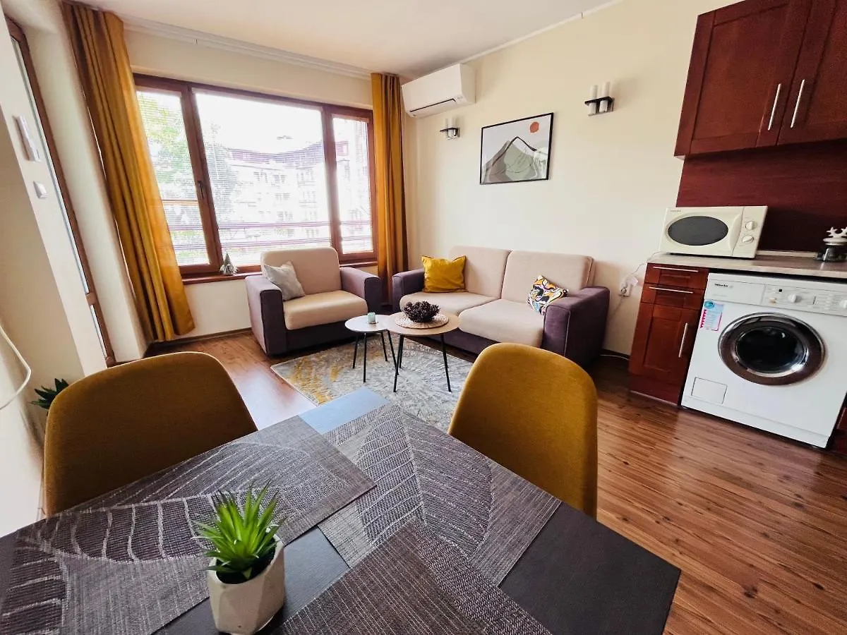 Mountain Cedar Pine 1 Bedroom Apt Near Ski Gondola バンスコ アパート