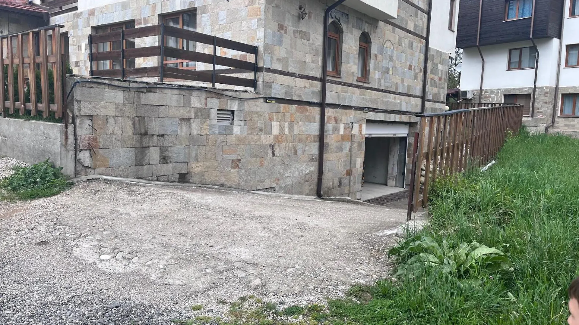 Mountain Cedar Pine 1 Bedroom Apt Near Ski Gondola バンスコ アパート